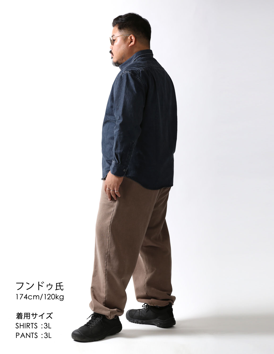 洗練された抜け感を楽しむ、大人のブルートーン03