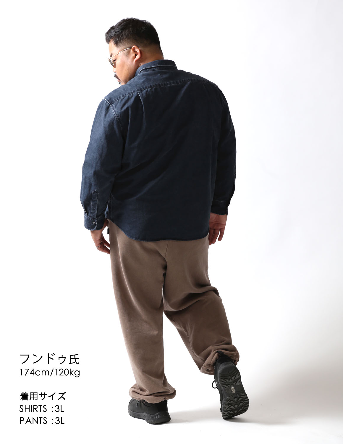 洗練された抜け感を楽しむ、大人のブルートーン04