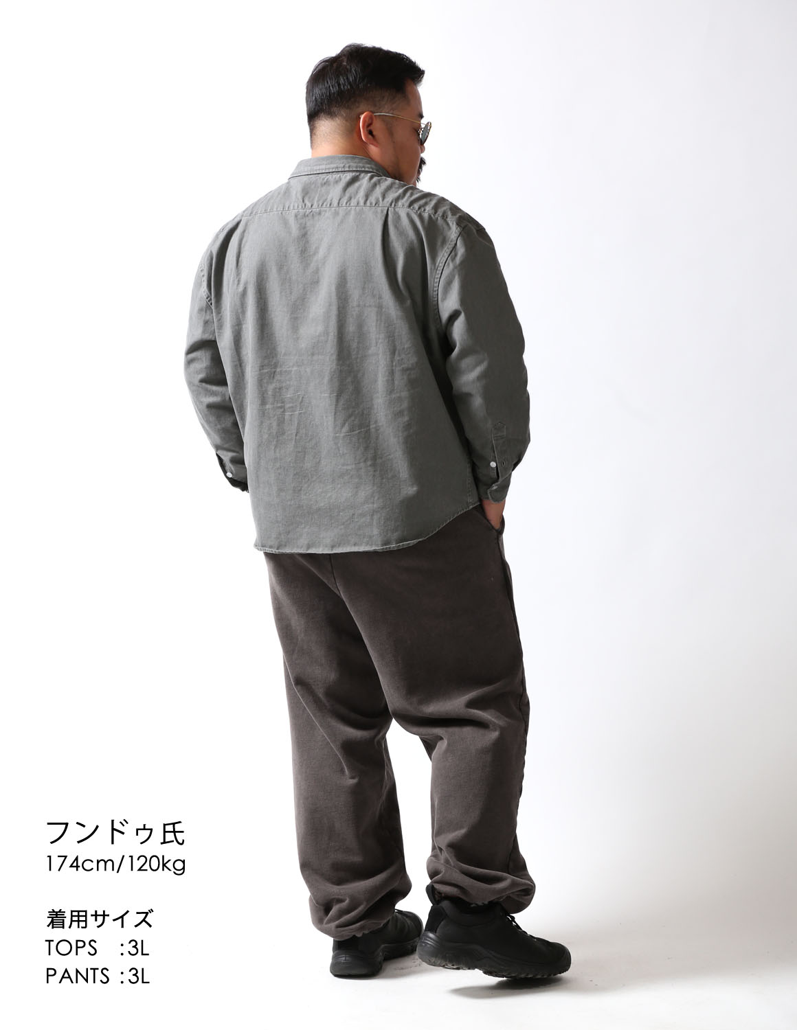 オールグレーで魅せるヴィンテージモードの余裕スタイル04