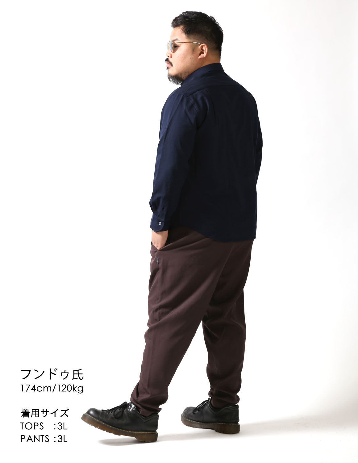 きちんと見えする、濃色シャツスタイル04