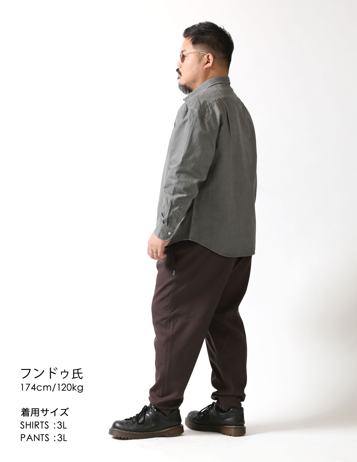 シャツ一枚で、余裕がにじむ日03