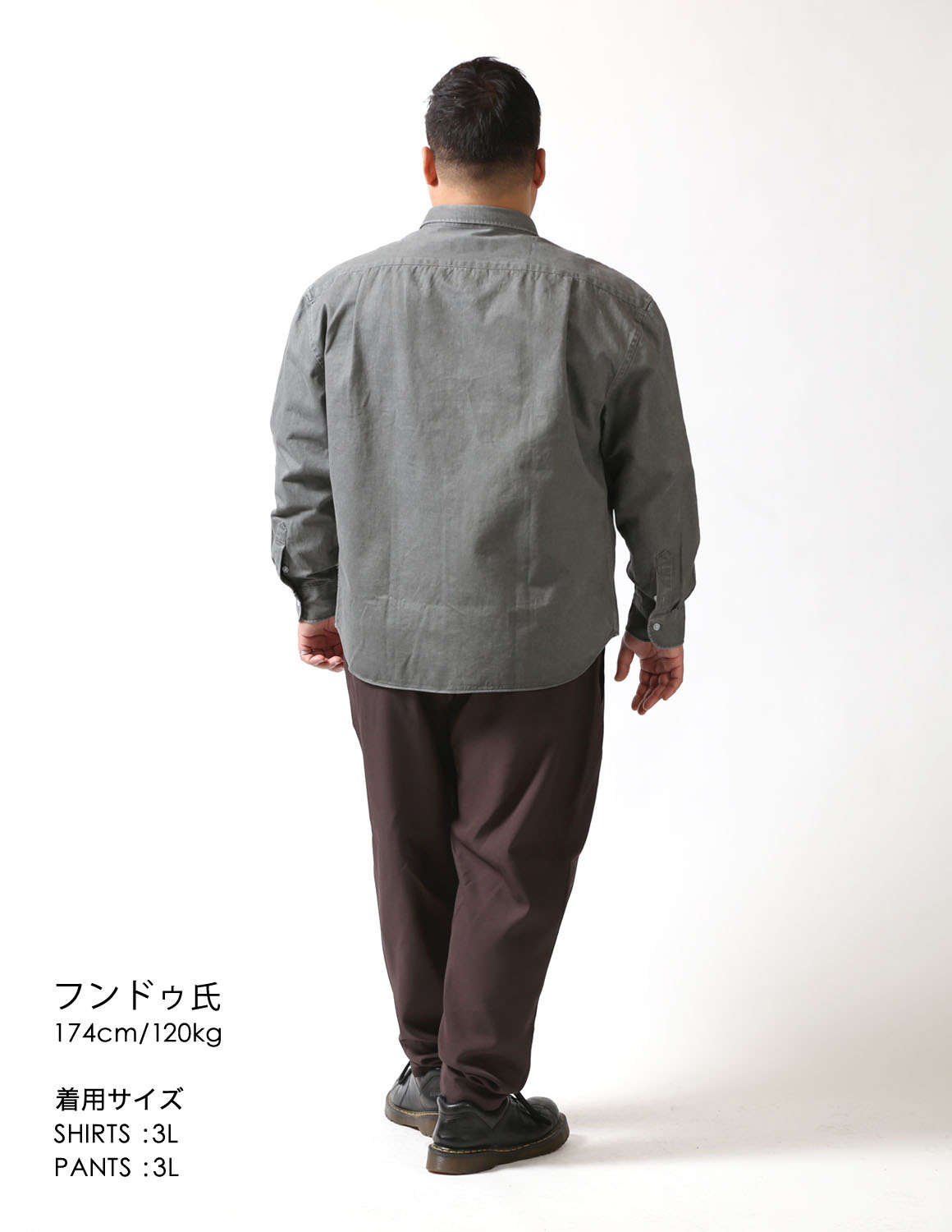 シャツ一枚で、余裕がにじむ日04