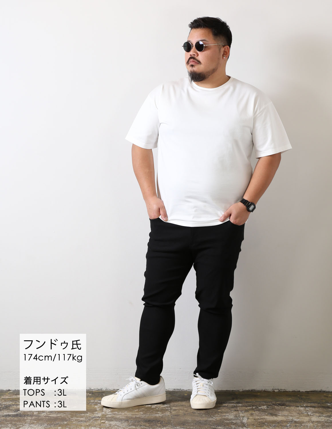 後ろで印象を残す、白T×黒04