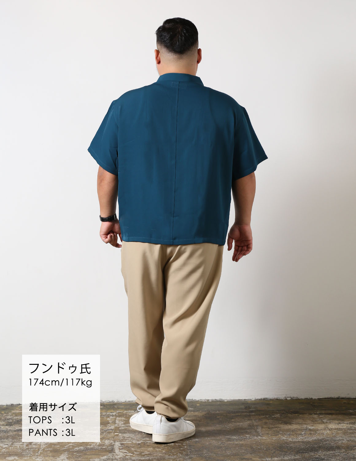 夏らしさを引き立てる、大人の装い04