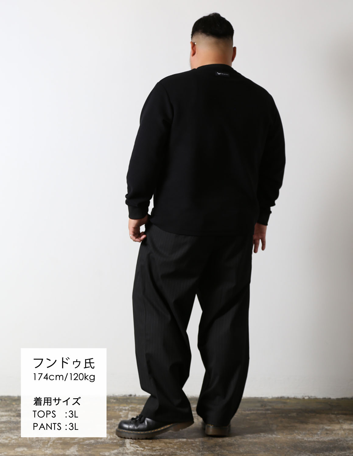 ピンストライプが効かせる、オールブラックの上質感04