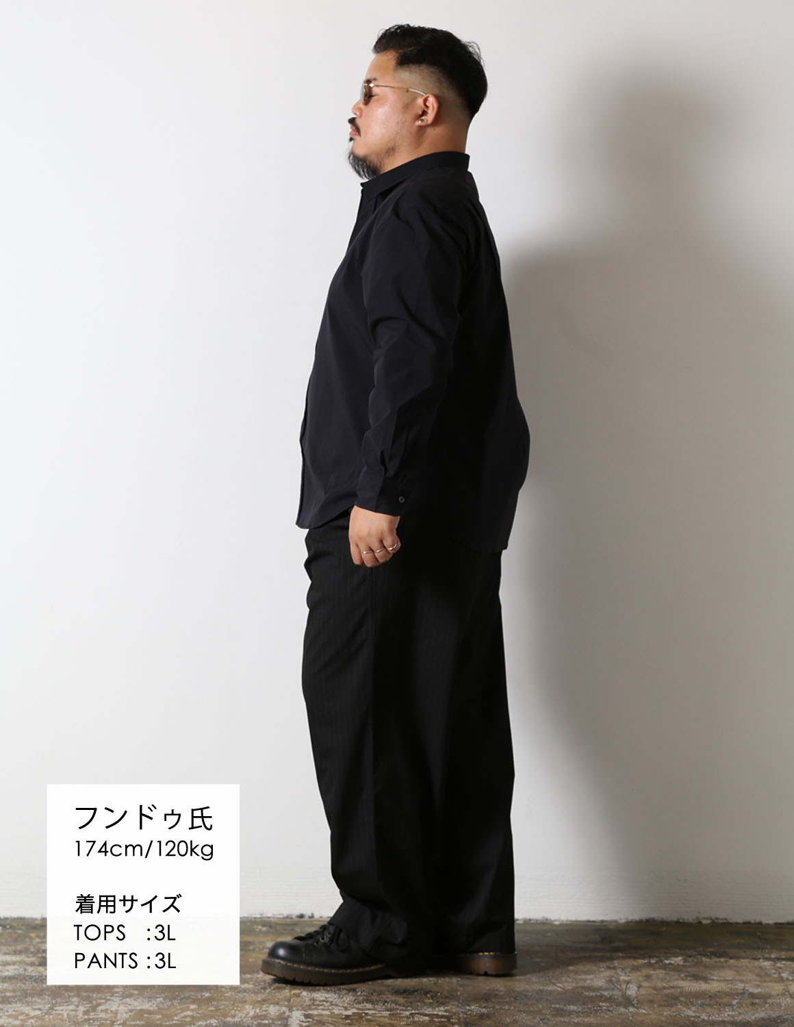 黒でまとめる、大人のシンプルコーデ03